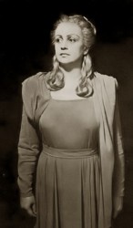 Mezzosoprano Ira Malaniuk as Fricka