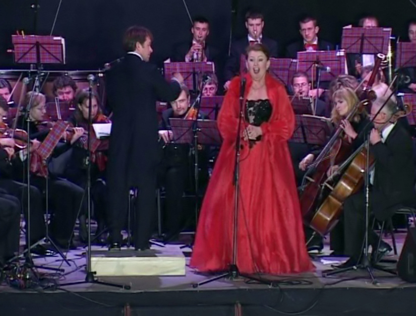 Maria Stefyuk Performing with Myron Yusypovych